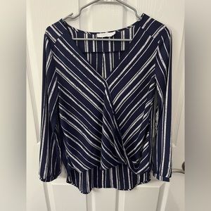 Lush blue & white hi-lo blouse - top size small